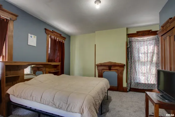 $110,000 | 929 North 6th Street, Quincy, IL 62301