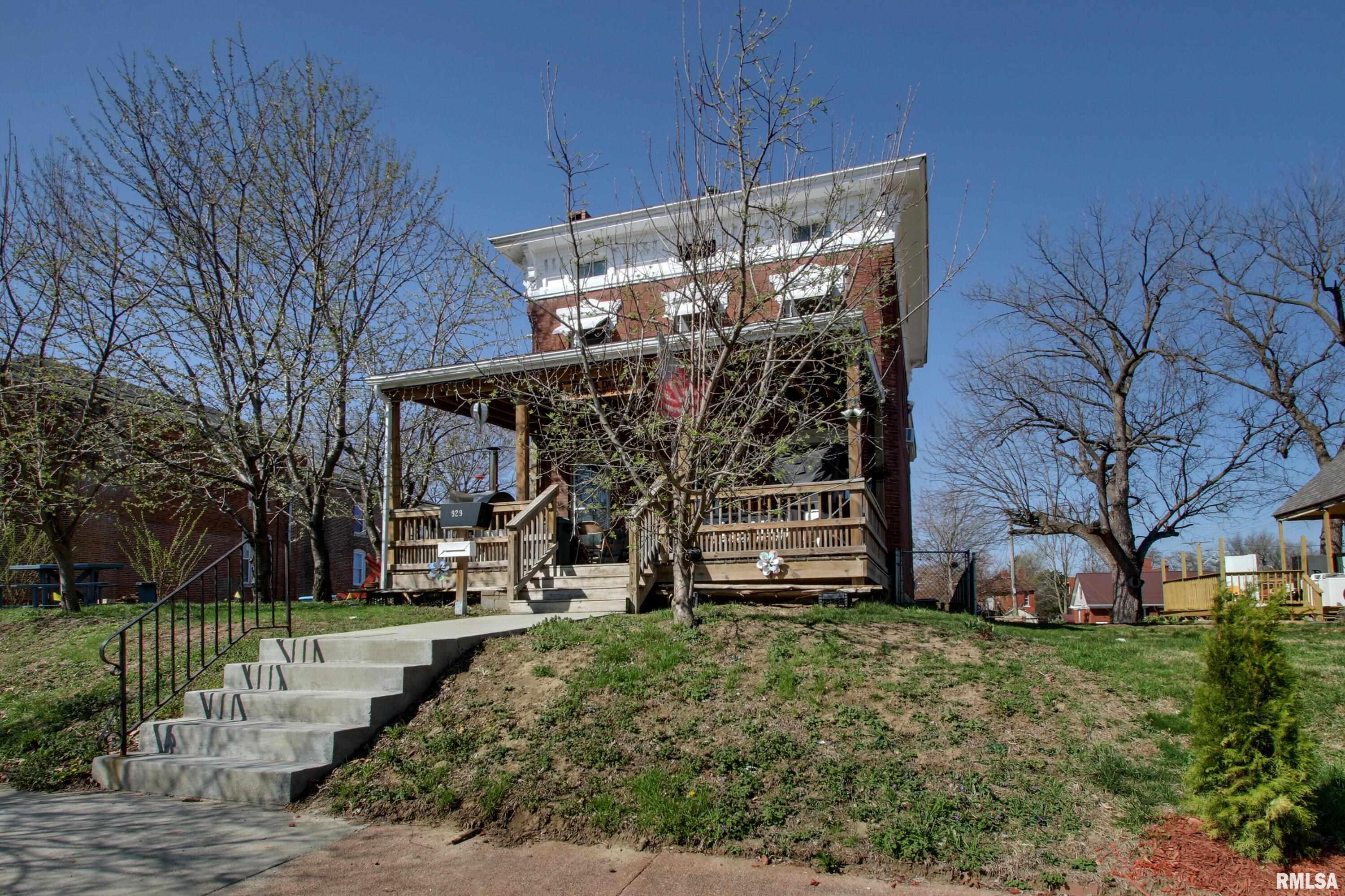 929 North 6th Street Quincy, IL 62301 - Photo 2 of 30