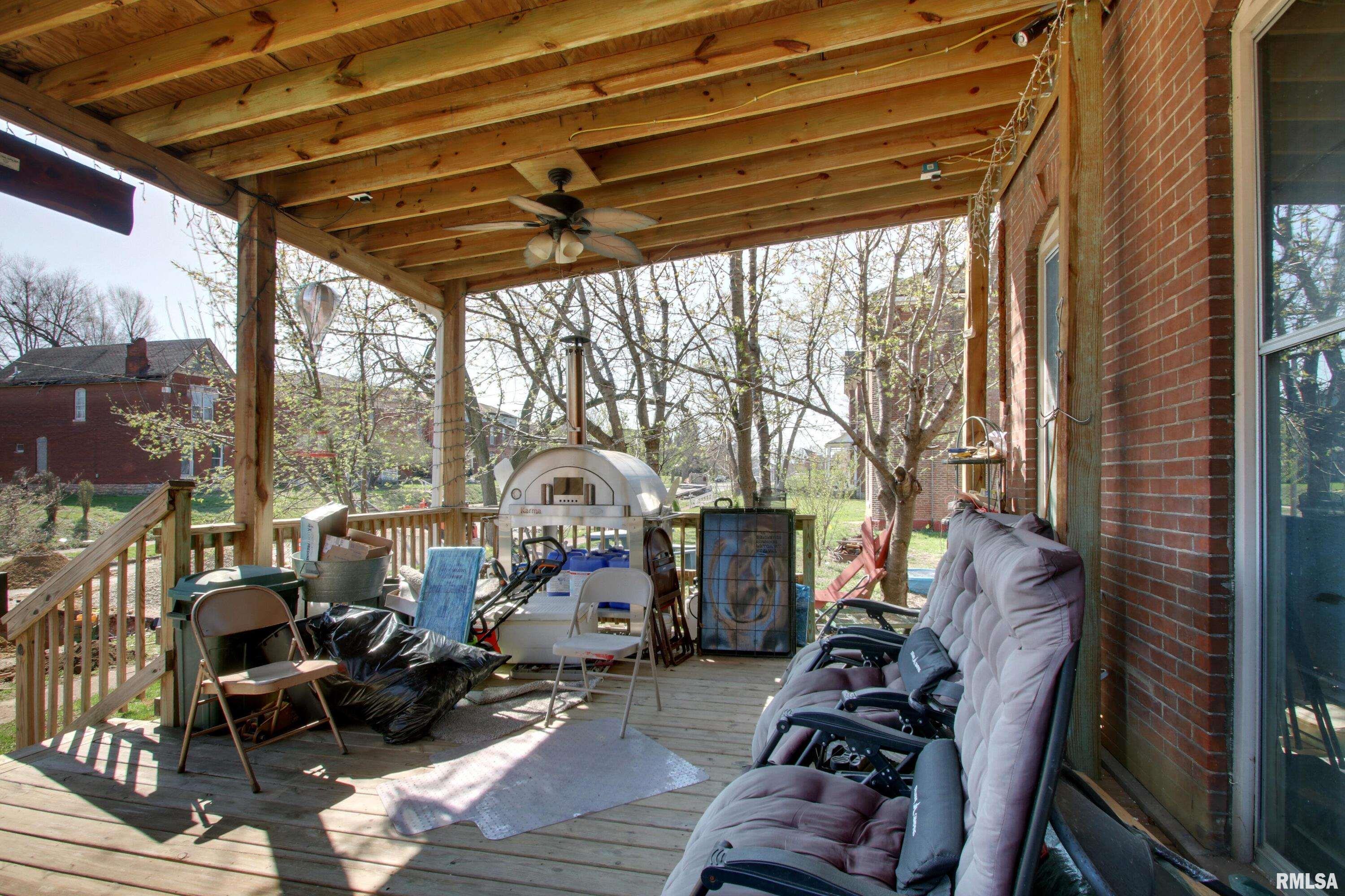 929 North 6th Street Quincy, IL 62301 - Photo 3 of 30