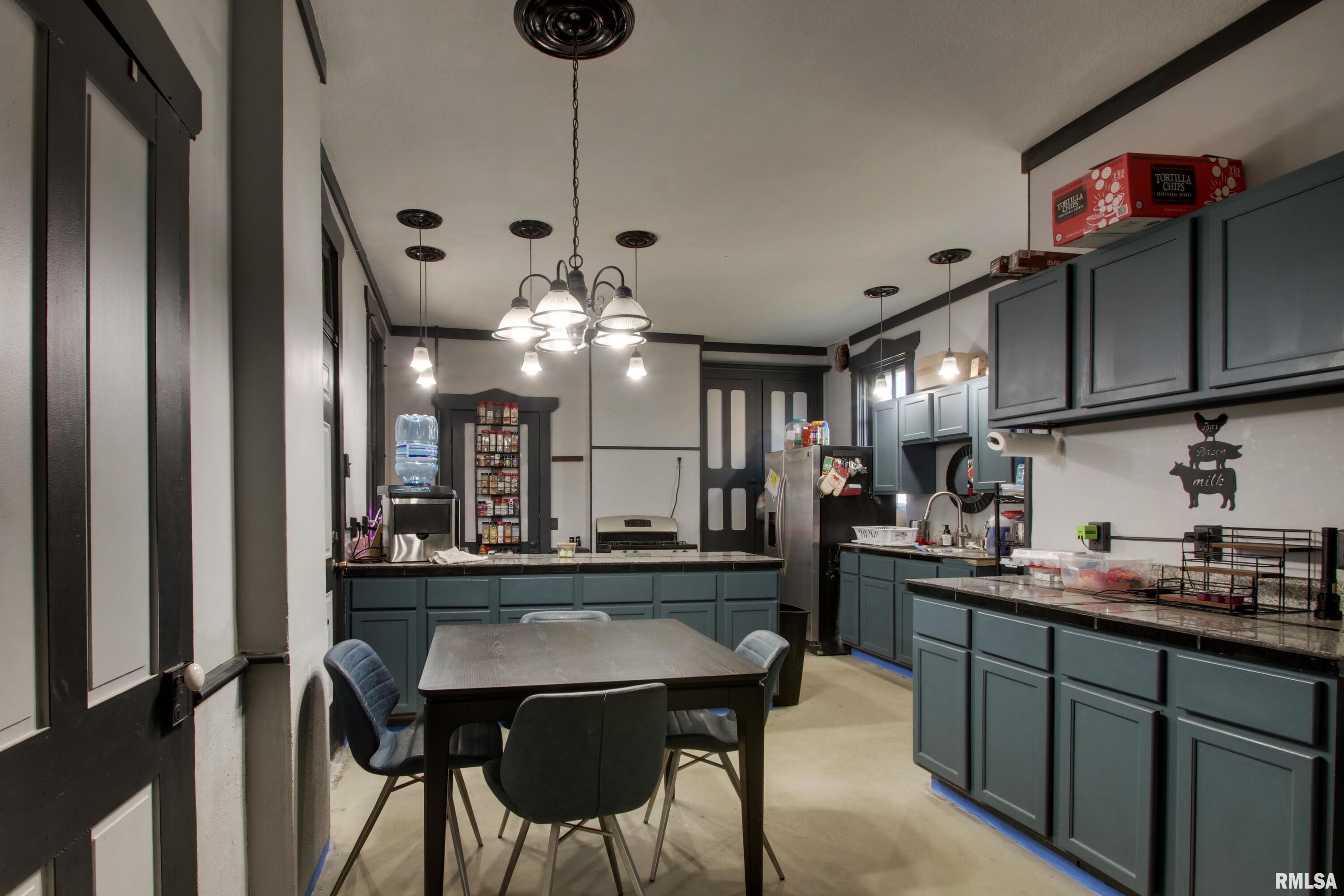 929 North 6th Street Quincy, IL 62301 - Photo 5 of 30