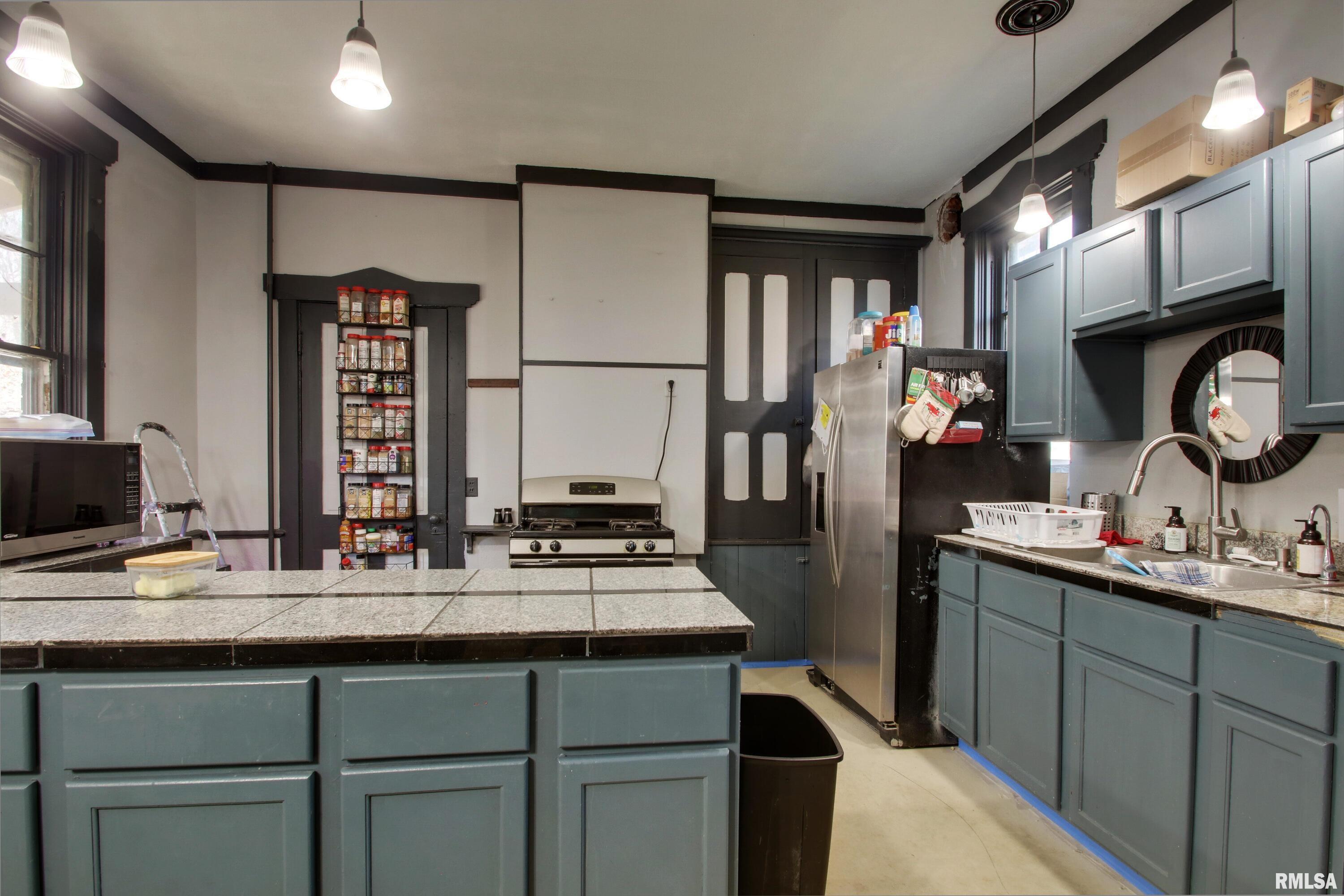 929 North 6th Street Quincy, IL 62301 - Photo 6 of 30