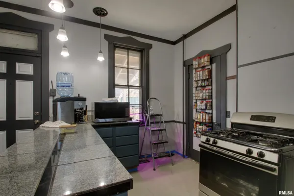 $110,000 | 929 North 6th Street, Quincy, IL 62301