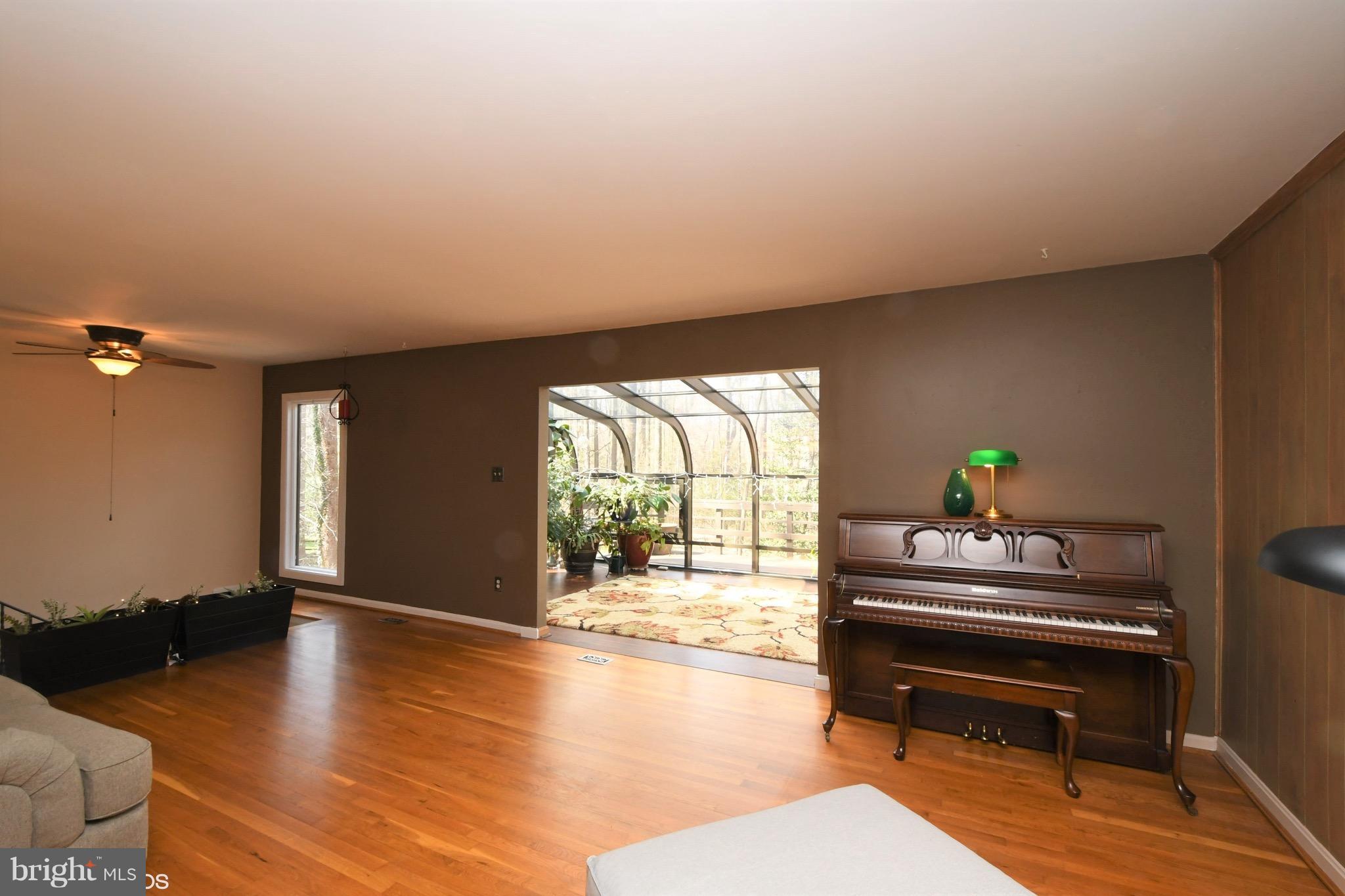11506 Drop Forge Lane Reston, VA 20191 - Photo 7 of 29 Spacious Living Area