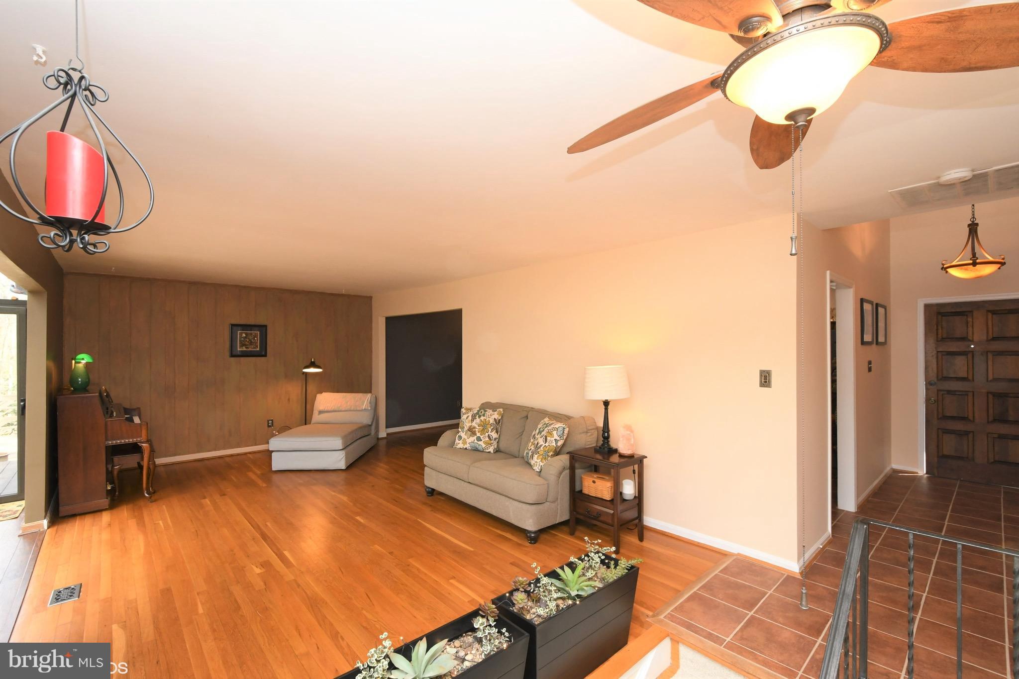 11506 Drop Forge Lane Reston, VA 20191 - Photo 8 of 29 Living Area
