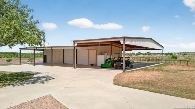 a view of a house with backyard and porch