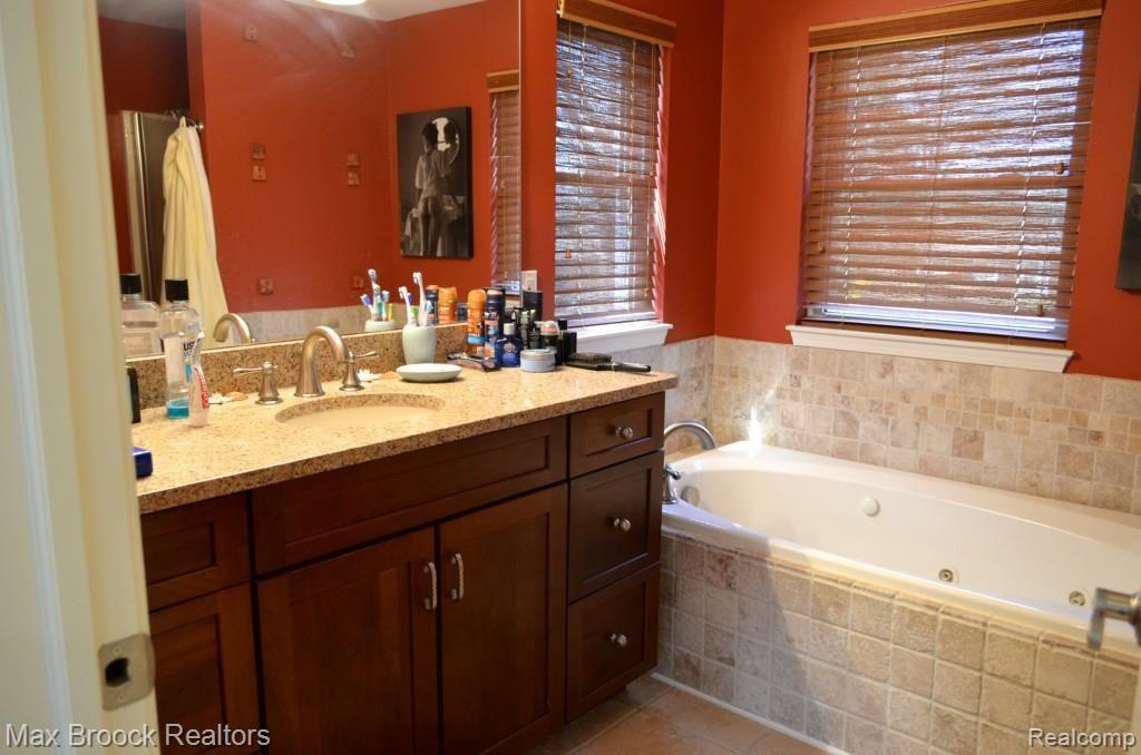 2750 Mohawk Lane Rochester Hills, MI 48306 - Photo 3 of 20