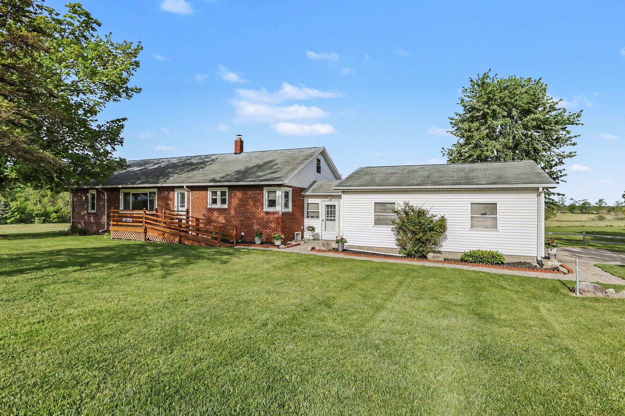 5494 Old Pipestone Road Eau Claire, MI 49111 - Photo 4 of 50 008_file_2539