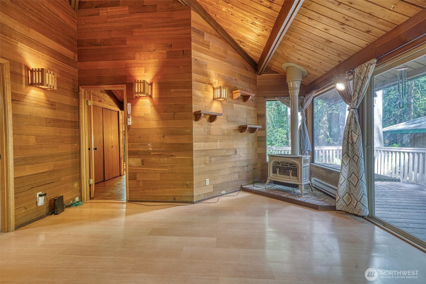 696 East Promontory Road Shelton, WA 98584 - Photo 4 of 26 Gallery Image 4