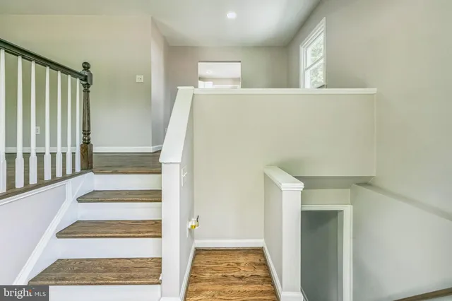 a view of entryway with a front door