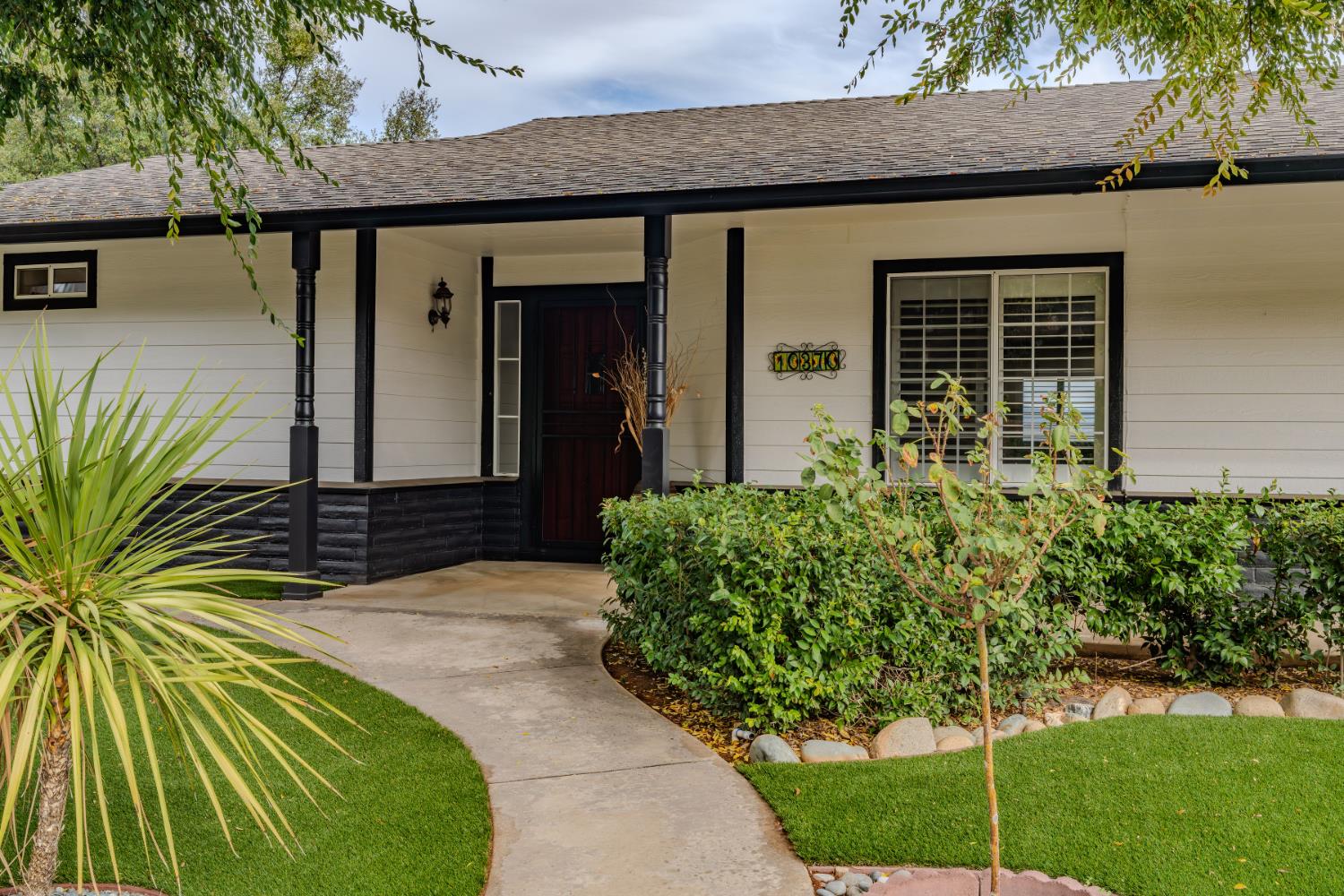 10370 Spunn Road Jackson, CA 95642 - Photo 4 of 87 a front view of a house with a yard