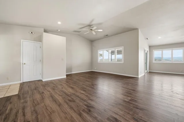 en view of an empty room with a window