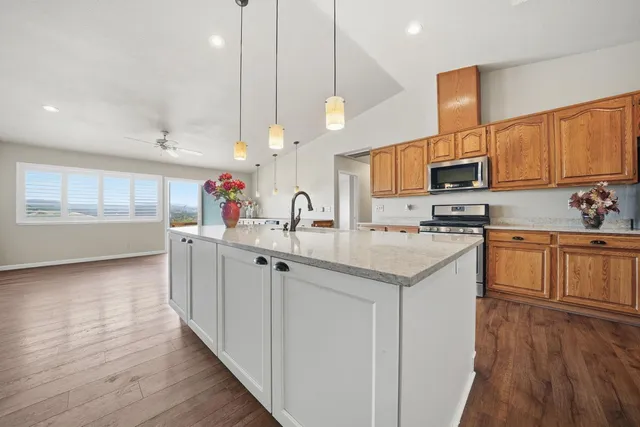 an empty room with fan and a ceiling fan