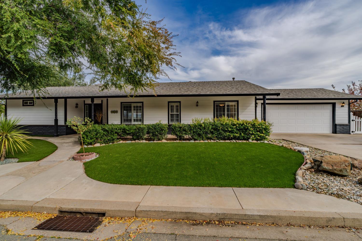 10370 Spunn Road Jackson, CA 95642 - Photo 5 of 87 a front view of a house with a garden and yard