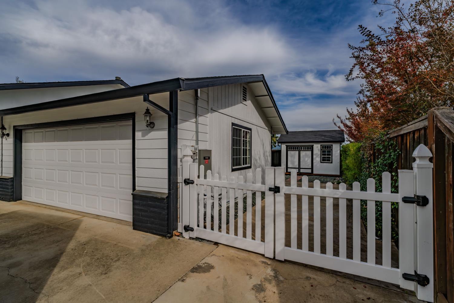 10370 Spunn Road Jackson, CA 95642 - Photo 7 of 87 a view of a house with a porch