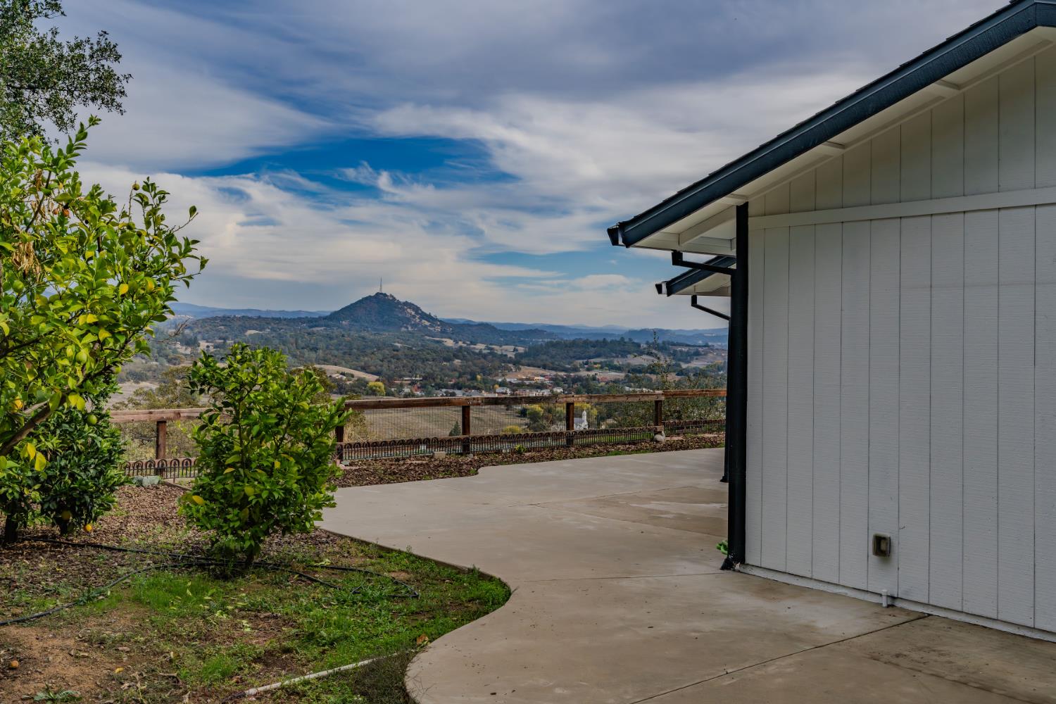 10370 Spunn Road Jackson, CA 95642 - Photo 9 of 87 a view of a terrace with a garden