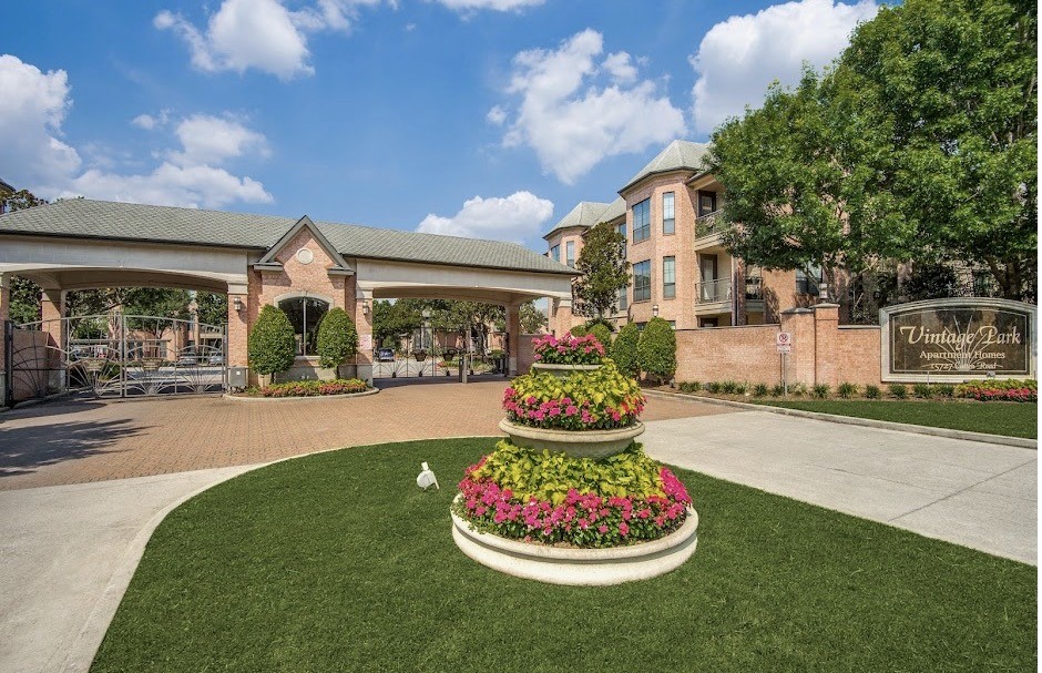 15727 Cutten Road, Unit 1003 Houston, TX 77070 - Photo 2 of 9