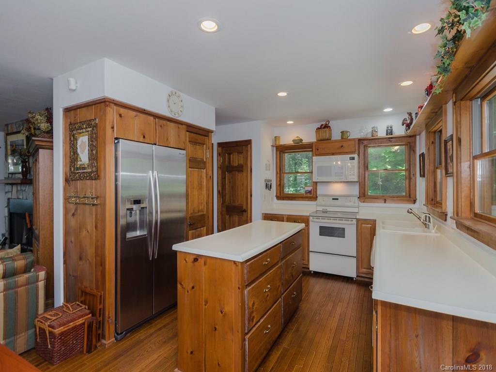 710 Falcon Ridge Drive, Unit 18 Waynesville, NC 28786 - Photo 8 of 30 Gallery Image 8