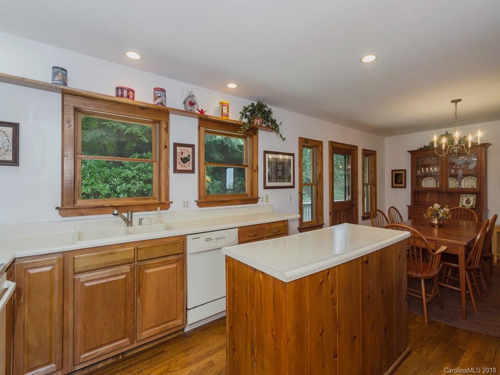 710 Falcon Ridge Drive, Unit 18 Waynesville, NC 28786 - Photo 9 of 30 Gallery Image 9