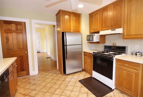 7 Hemlock Road Boston, MA 02132 - Photo 4 of 20