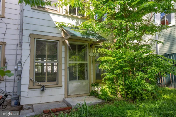 $1,110 | 304 West German Street, Unit 100, Shepherdstown, WV 25443