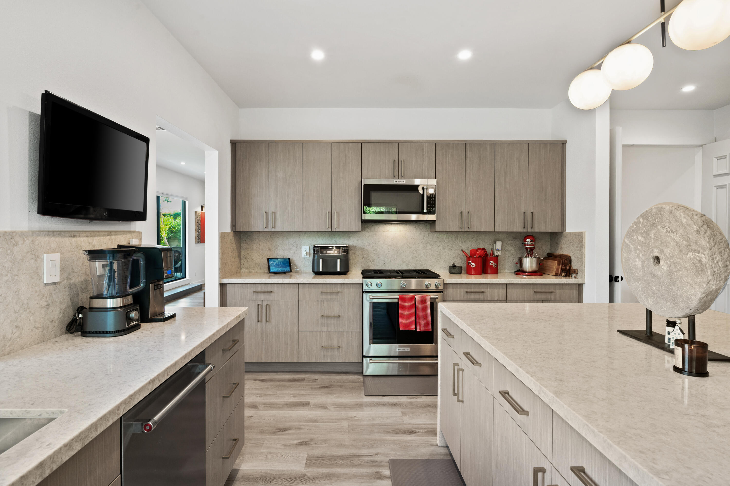 87 Magdalena Drive Rancho Mirage, CA 92270 - Photo 12 of 37 Kitchen