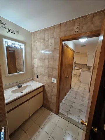 $2,500 | 56 Grant Avenue, Unit 1, Cliffside Park, NJ 07010