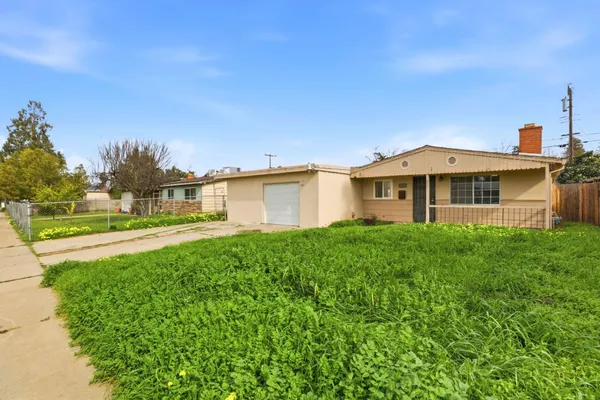 $2,375 | 5741 39th Street, Sacramento, CA 95824