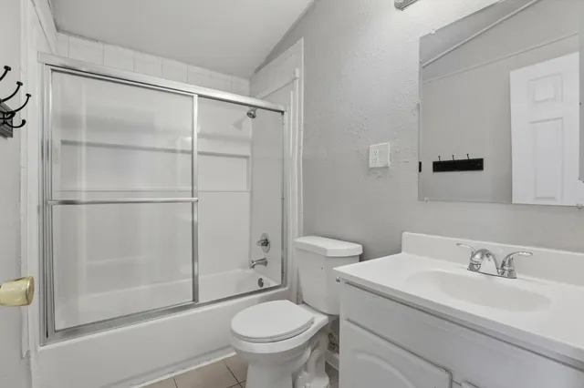 $2,975 | 5741 39th Street, Sacramento, CA 95824