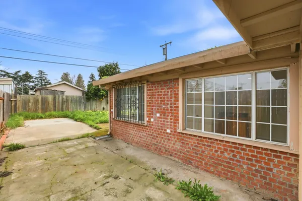 $2,375 | 5741 39th Street, Sacramento, CA 95824