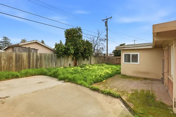 $2,375 | 5741 39th Street, Sacramento, CA 95824