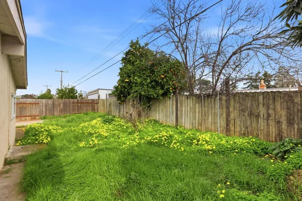 $2,375 | 5741 39th Street, Sacramento, CA 95824