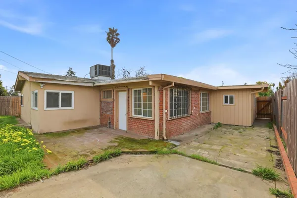$2,475 | 5741 39th Street, Sacramento, CA 95824