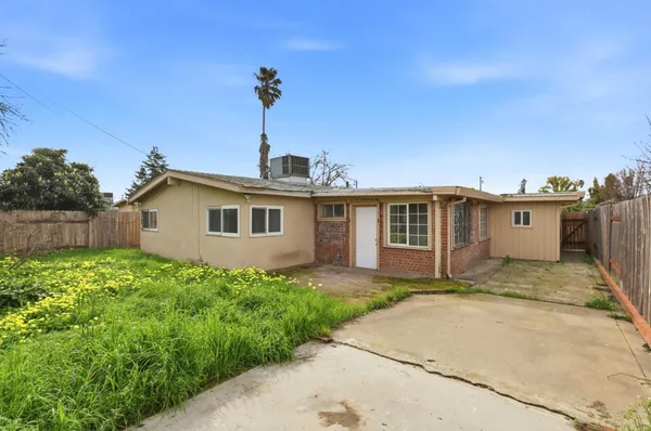 $2,375 | 5741 39th Street, Sacramento, CA 95824