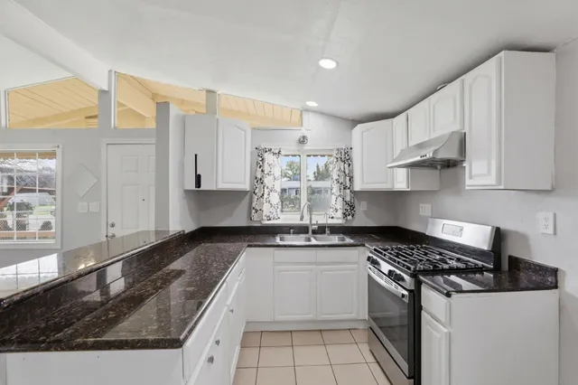 $2,975 | 5741 39th Street, Sacramento, CA 95824