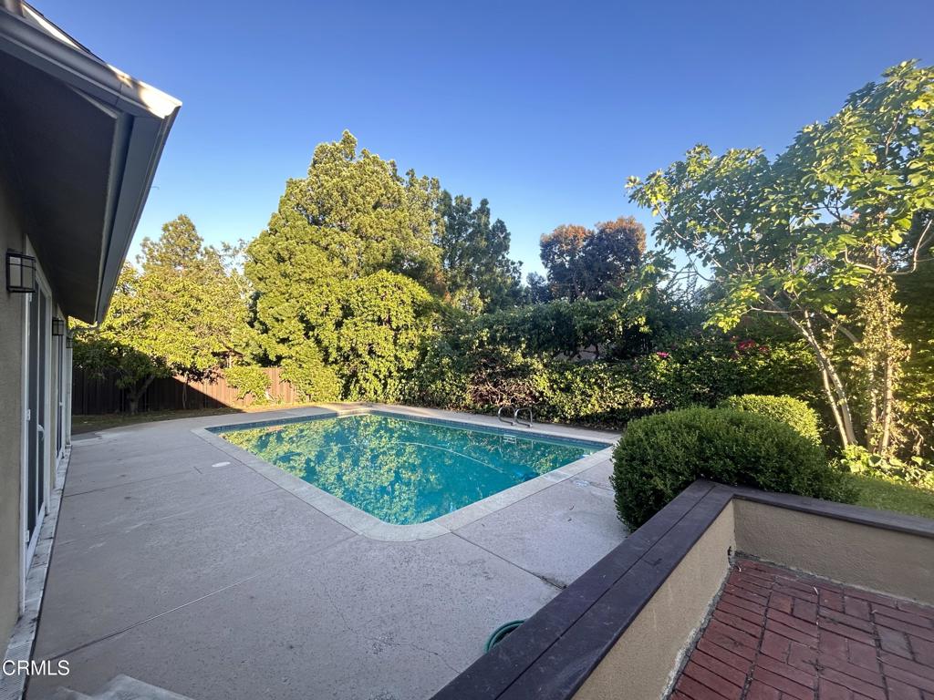 5026 Hook Tree Road La Canada Flintridge, CA 91011 - Photo 24 of 25 a view of a back yard of the house
