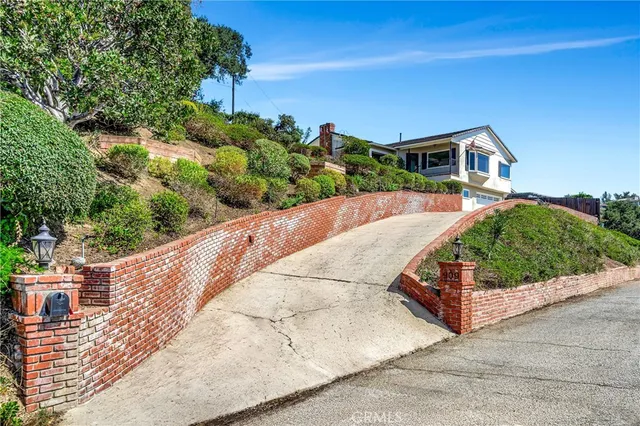 a house view with a outdoor space