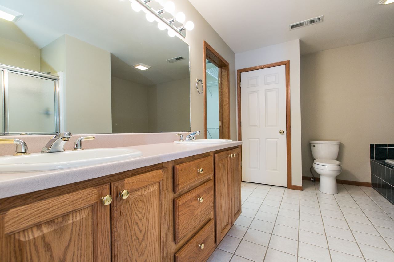 2330 Antler Ridge Drive Dubuque, IA 52002 - Photo 12 of 25 Gallery Image 12