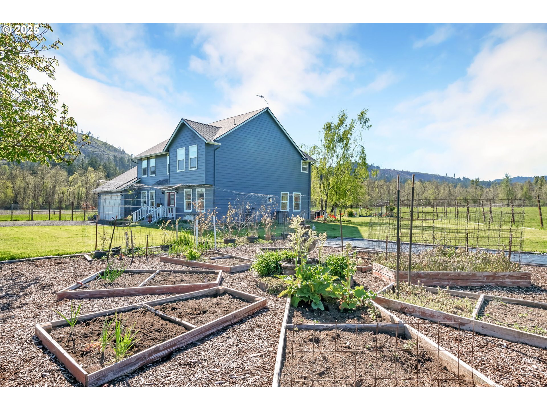 30356 Camas Swale Road Creswell, OR 97426 - Photo 9 of 47 Gallery Image 9