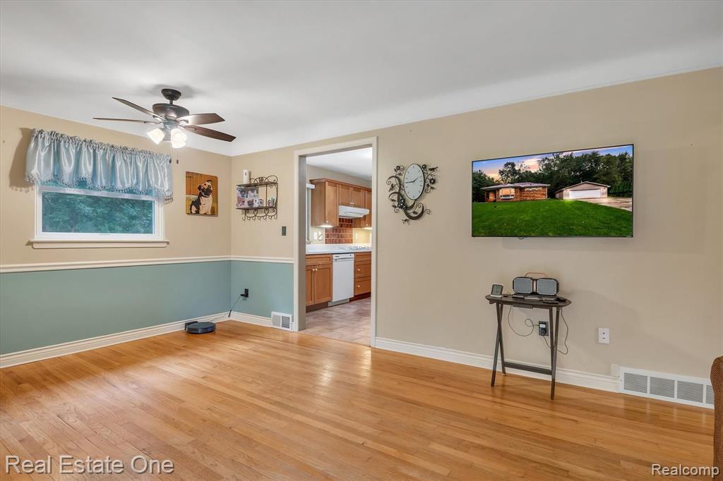 5630 North Fleming Road Fowlerville, MI 48836 - Photo 8 of 42