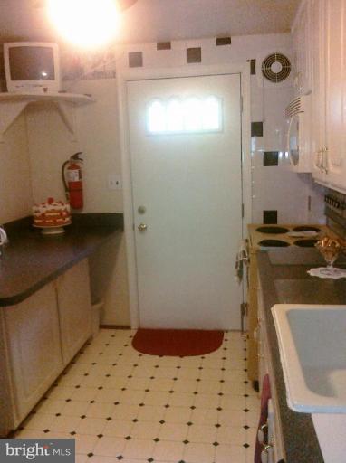 6419 Falkirk Road Baltimore, MD 21239 - Photo 14 of 30 Kitchen