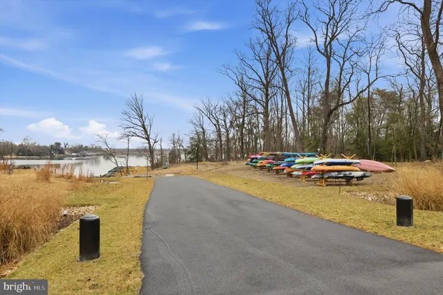 a black and white photo of a room