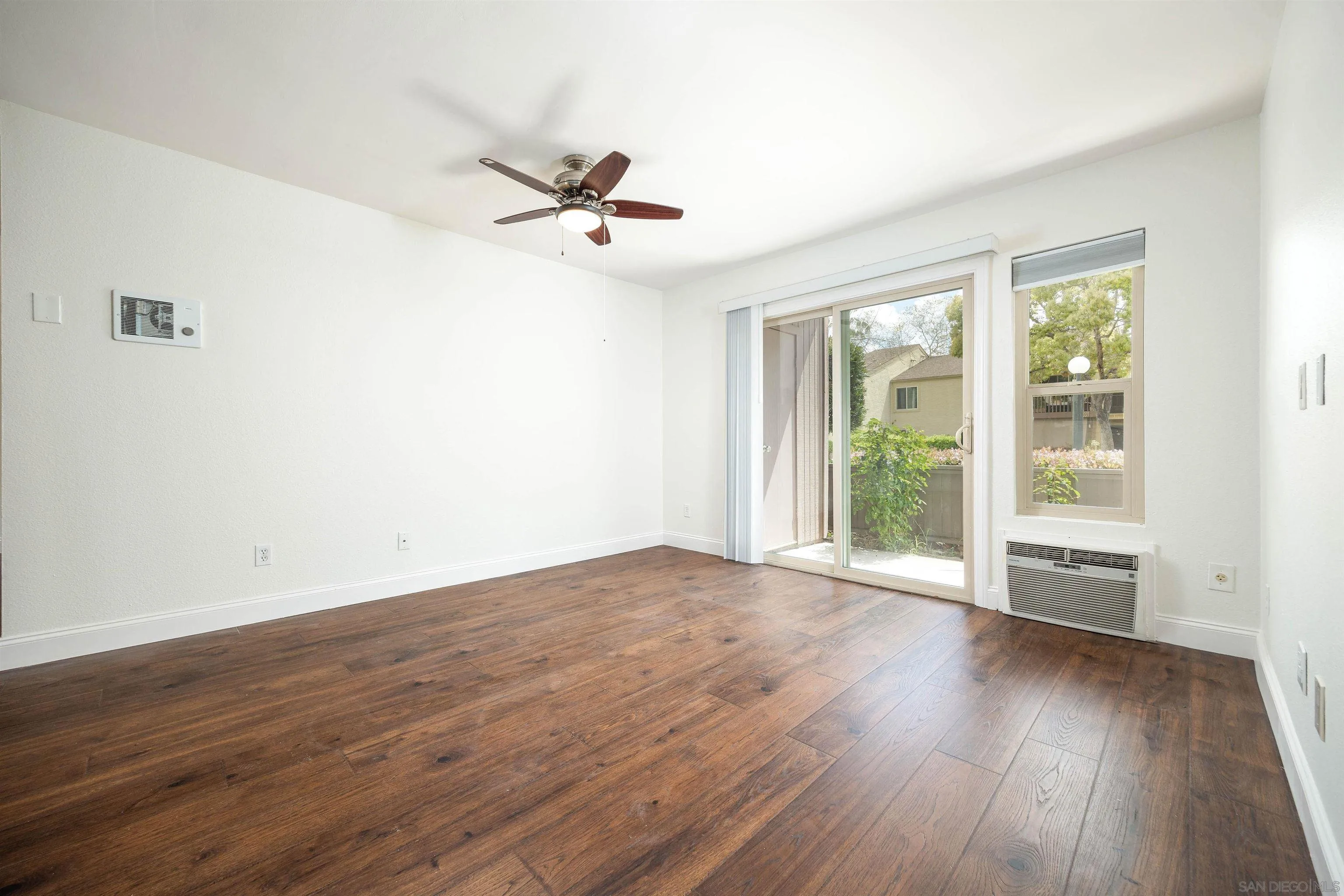 6070 Rancho Mission Road, Unit 437 San Diego, CA 92108 - Photo 5 of 20 Gallery Image 5