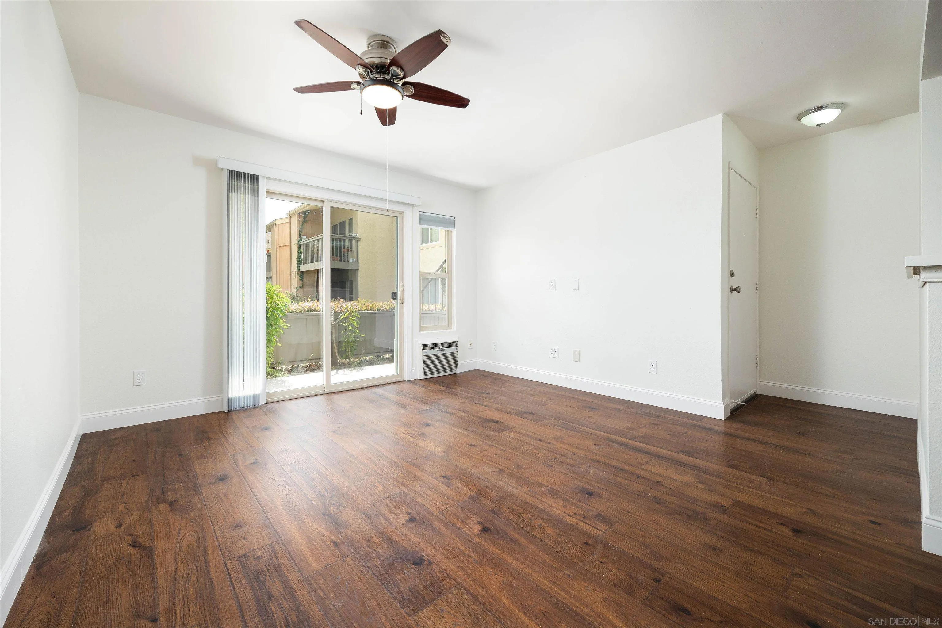 6070 Rancho Mission Road, Unit 437 San Diego, CA 92108 - Photo 6 of 20 Gallery Image 6