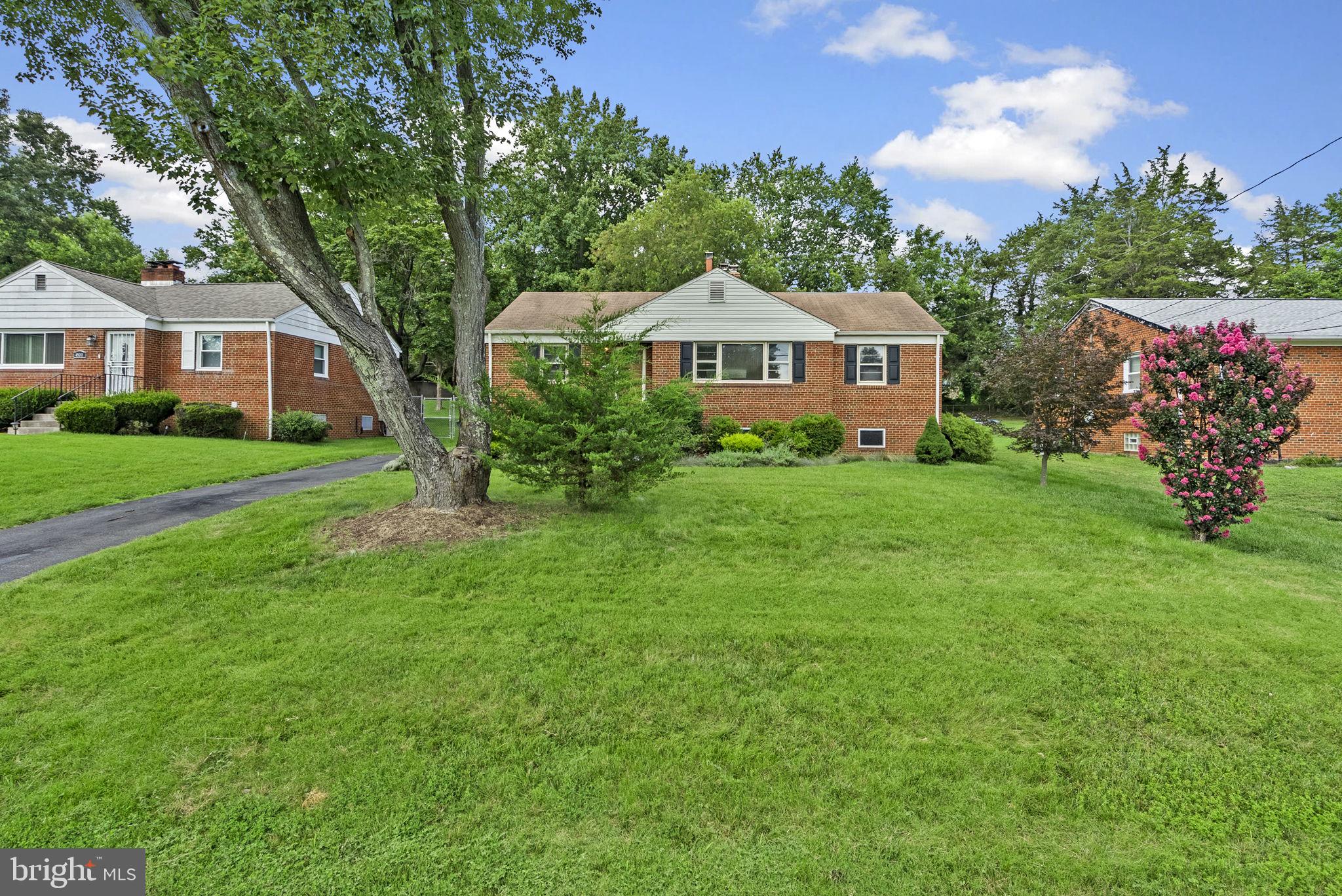 4502 Hargrove Road Temple Hills, MD 20748 - Photo 5 of 31 Large front yard