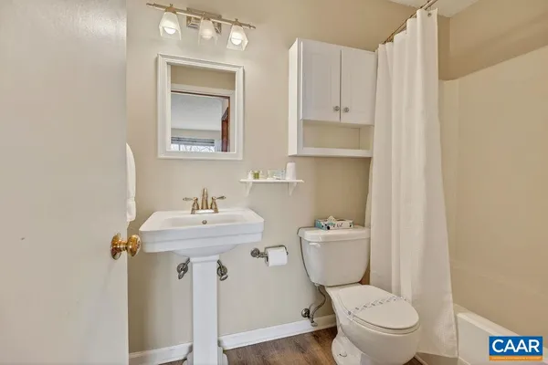 $269,975 | 646 White Oak Drive, Roseland, VA 22967