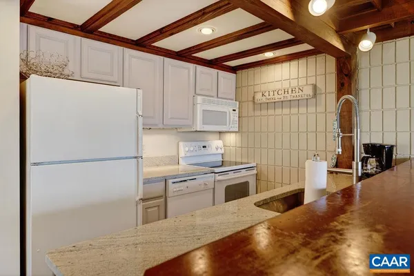 $269,975 | 646 White Oak Drive, Roseland, VA 22967