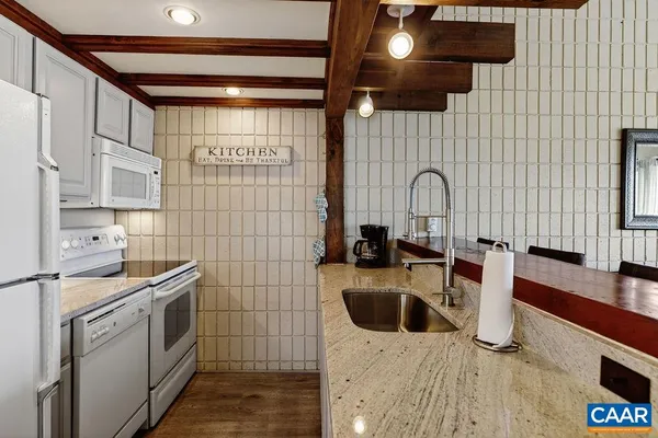 $269,975 | 646 White Oak Drive, Roseland, VA 22967