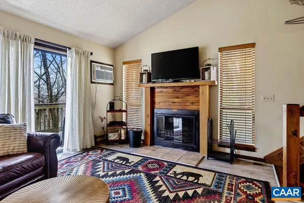 $269,975 | 646 White Oak Drive, Roseland, VA 22967