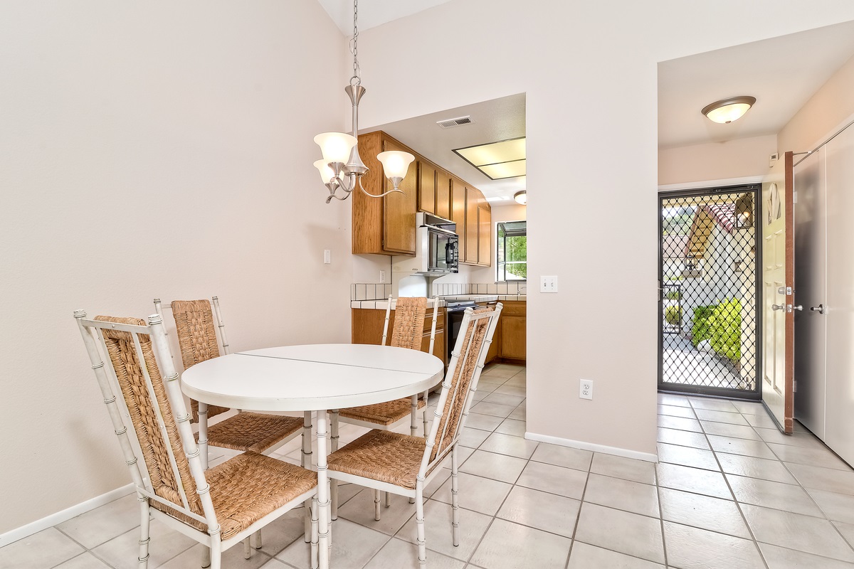 1938 Springdale Lane Encinitas, CA 92024 - Photo 4 of 20 Gallery Image 4