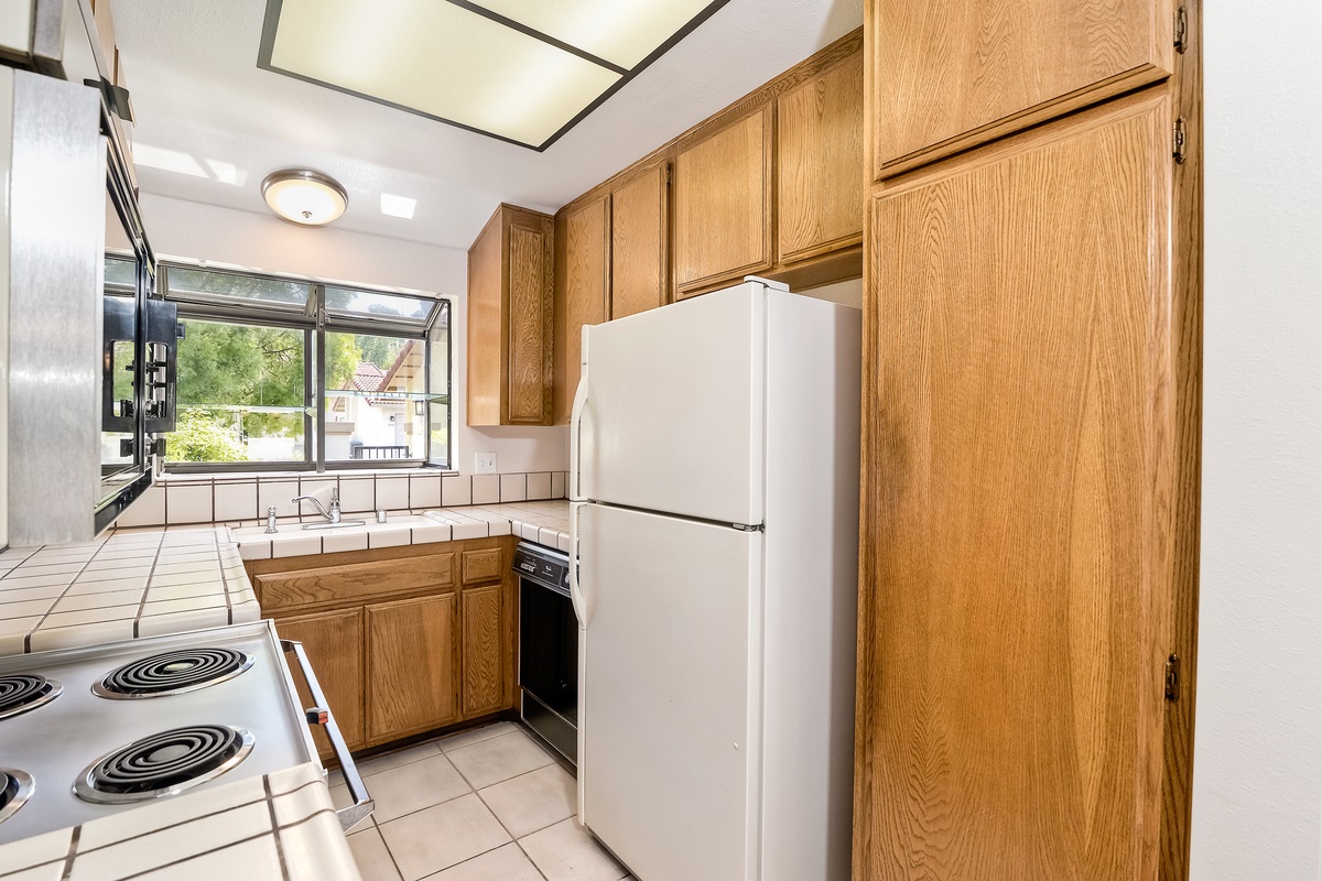 1938 Springdale Lane Encinitas, CA 92024 - Photo 5 of 20 Gallery Image 5